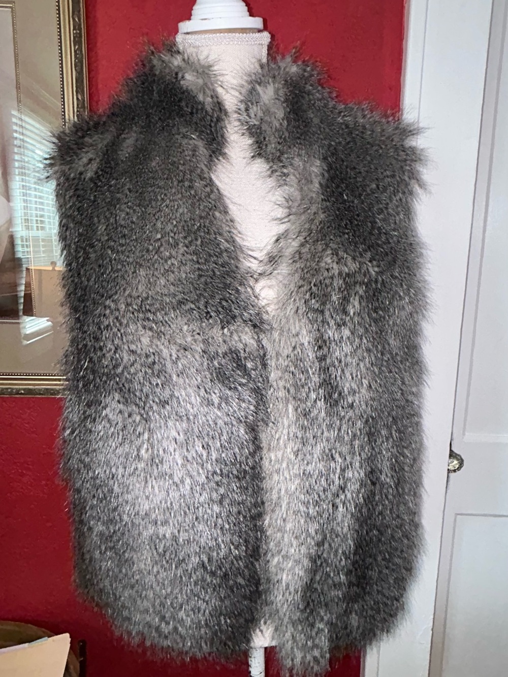 Investments Silver-Gray Faux Fur Trim Vest size small